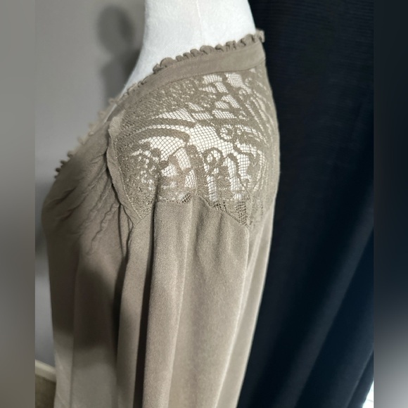 Democracy, size XL, excellent used condition, smoke/pet free home. - Picture 4 of 8